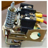 Cómo funciona un interruptor de presión para una estación de bombeo + reglas y características de su ajuste