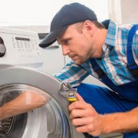 Pračka se nevytahuje ani nevydává hluk během odsávání: analýza příčin poruchy a pokyny k opravě