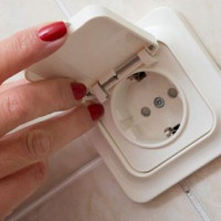 Installer une prise pour une machine à laver dans la salle de bain: un aperçu de la technologie du travail