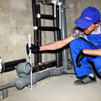 Reemplazo de las aguas residuales en el departamento de bricolaje: instrucciones detalladas para reemplazar el tubo ascendente y las tuberías