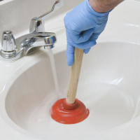 Jak čistit kanalizační potrubí doma od zanesení: řešení + tipy pro prevenci