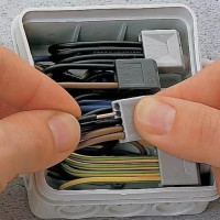 Стезаљке за повезивање жица: који су терминални блокови бољи и како радити са њима
