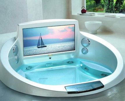 Jacuzzi with TV