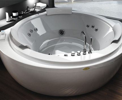 Hot tub in the interior