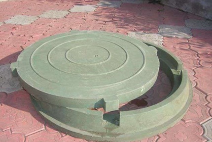 Insertar en un tanque séptico de concreto: impermeabilizar con un