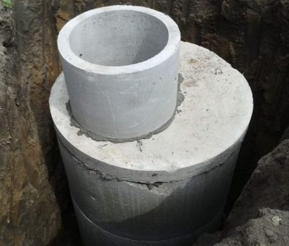 Uspořádání odtokové jímky betonového prstence