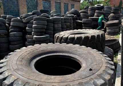Neumáticos para la construcción de un pozo negro