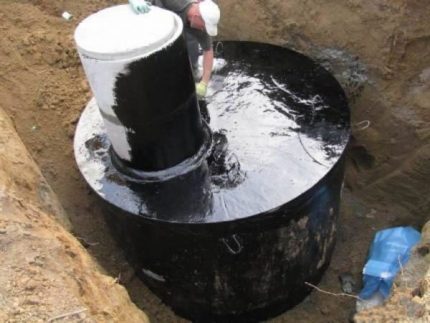 تسرب المياه من خزان الصرف الصحي مع المصطكي البيتوميني