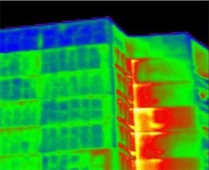 Pérdida de calor del edificio infrarrojo