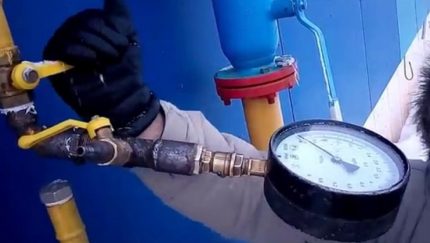 اختبار الضغط لخط أنابيب الغاز