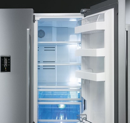 Smeg daudzdurvju ledusskapja modelis