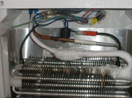 Refrigerant refrigerant leak