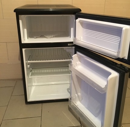 Two-chamber mini model of the Shivaki refrigerator