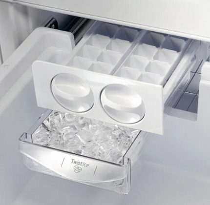 Special ice storage compartment