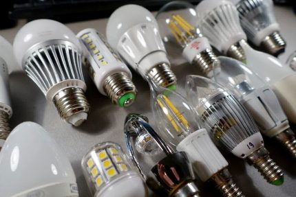 Įvairūs LED lempų modeliai