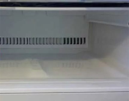 Ūdens ledusskapja iekšpusē