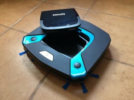 blanket Molester evaporation The robot vacuum cleaner Philips SmartPro Easy FC8794 is better than its  competitors: review, reviews