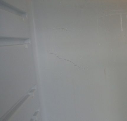 Fissures à l'intérieur du compartiment réfrigérateur