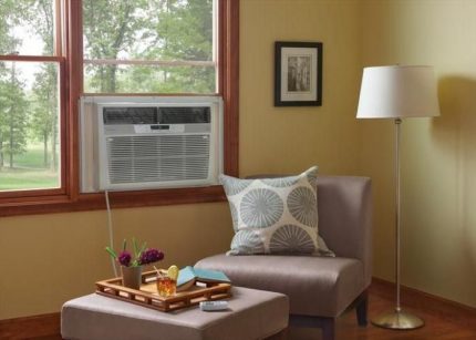 Window air conditioning in the interior