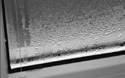 Condensación en la superficie de la ventana.
