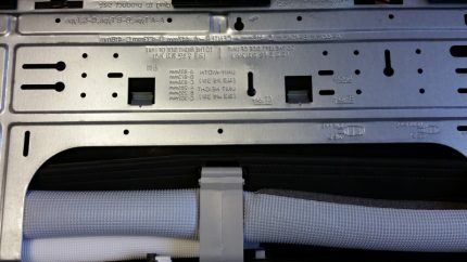 The back panel of the LG P07EP indoor unit