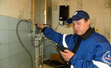 Comprobación de equipos internos de gas por un artesano